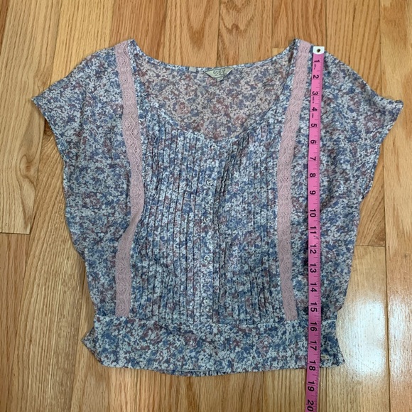 GUESS Sheer Pleated Floral Shirt Elastic Waist - Picture 9 of 10